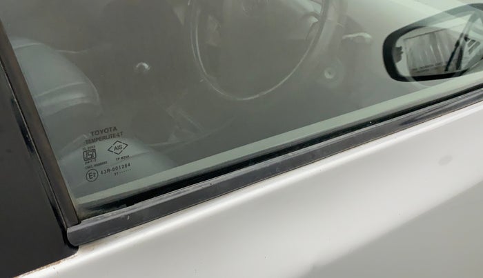 2011 Toyota Etios G, Petrol, Manual, 88,605 km, Driver-side door - Weather strip has minor damage