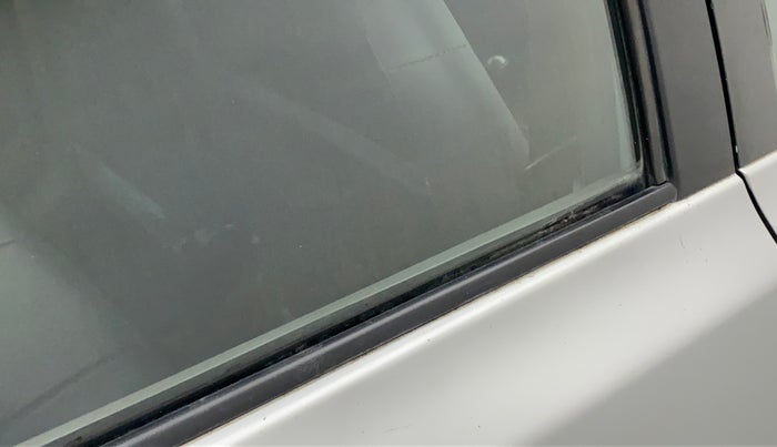 2011 Toyota Etios G, Petrol, Manual, 88,605 km, Right rear door - Weather strip has minor damage