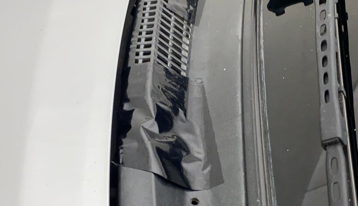 2011 Toyota Etios G, Petrol, Manual, 88,605 km, Bonnet (hood) - Cowl vent panel has minor damage