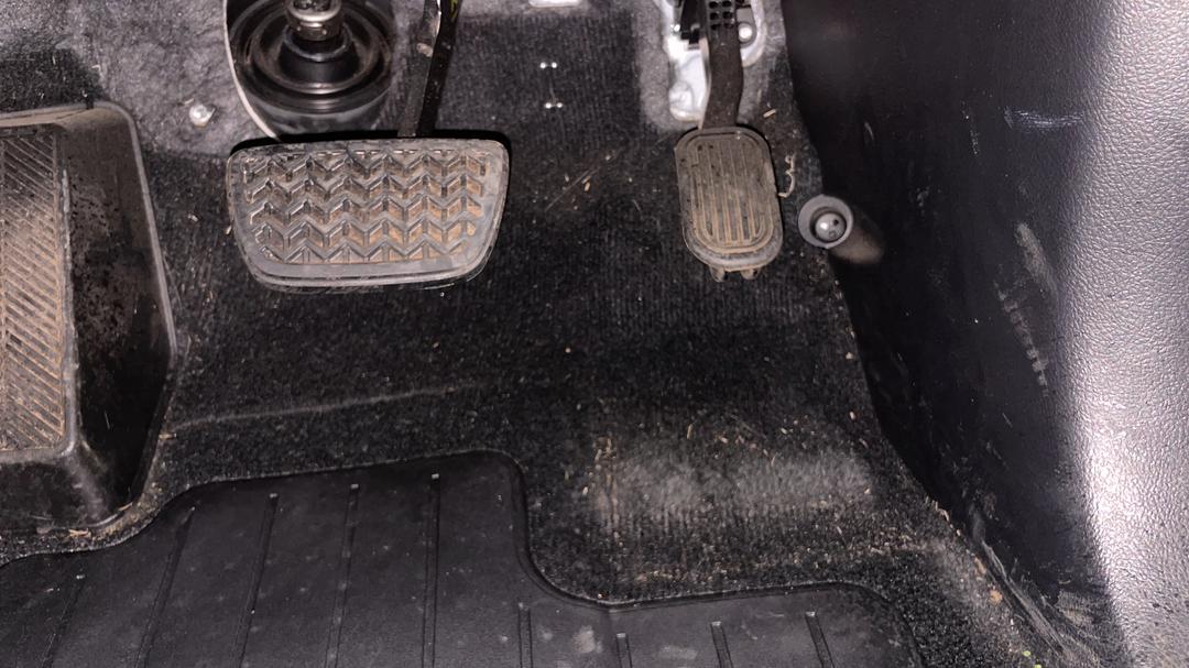 2023 Toyota Landcruiser Prado Gx, Automatic, 51955 km, Pedals and Footmat