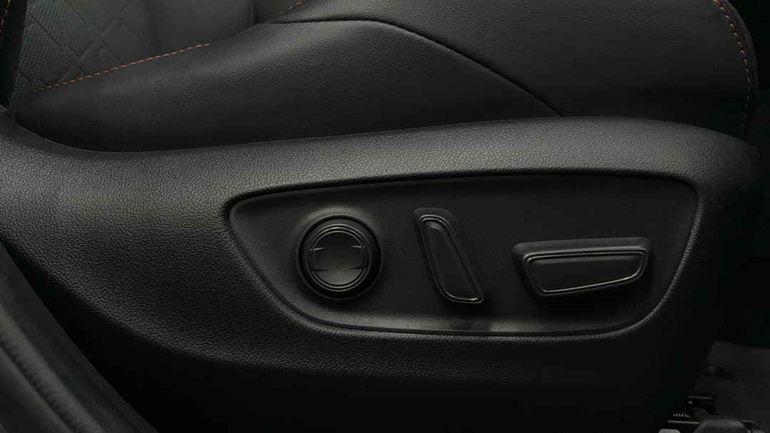 2024 Toyota RAV4 Edge (AWD) Hybrid, Automatic, 23897 km, Drivers Side Adjustment Panel