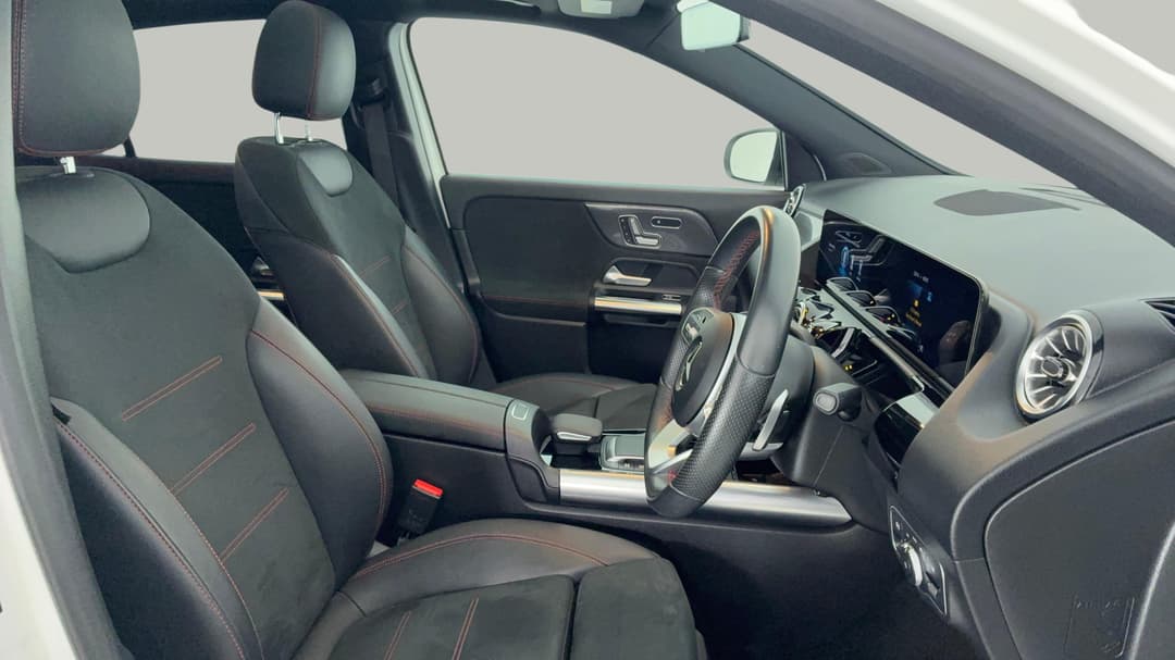 2021 Mercedes-benz GLA 250 4matic, Automatic, 60092 km, Right Side Front Door Cabin View