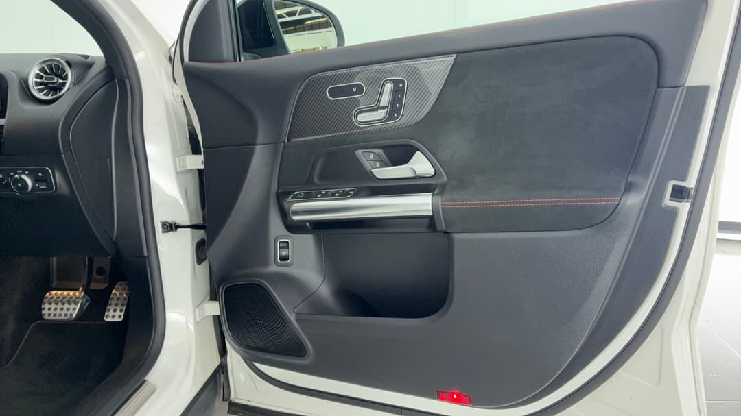 2021 Mercedes-benz GLA 250 4matic, Automatic, 60092 km, Speaker View