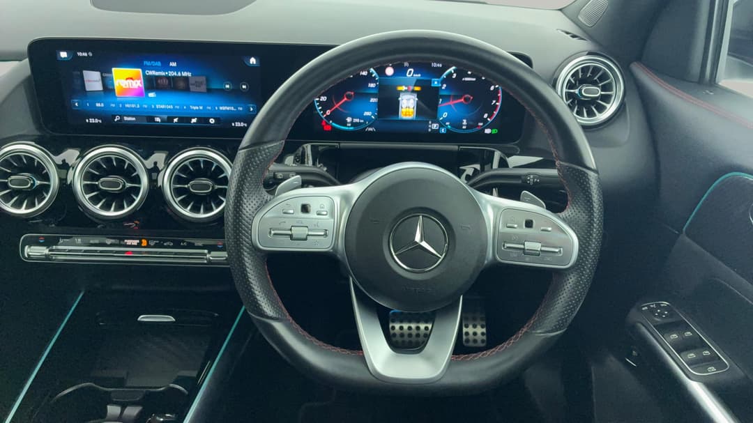 2021 Mercedes-benz GLA 250 4matic, Automatic, 60092 km, Steering Wheel Close-up