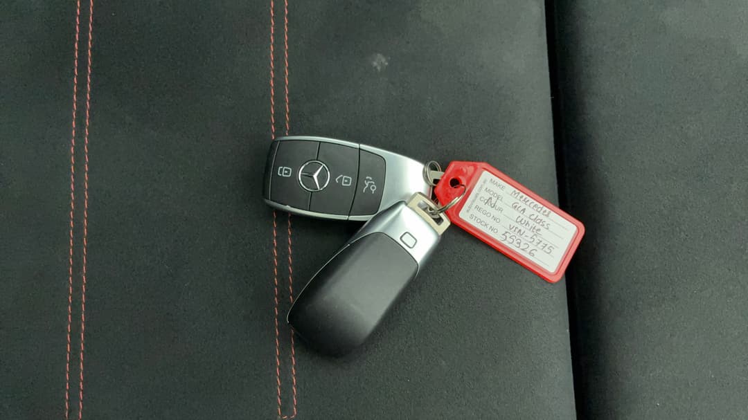 2021 Mercedes-benz GLA 250 4matic, Automatic, 60092 km, Key Close-up