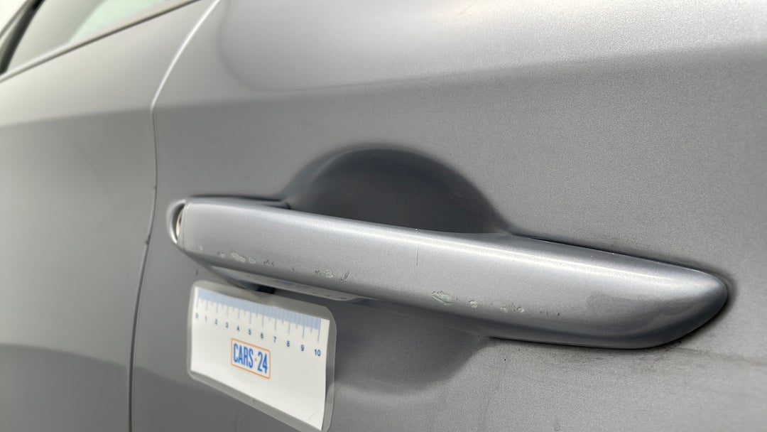 Door Handles Front RHS Chip