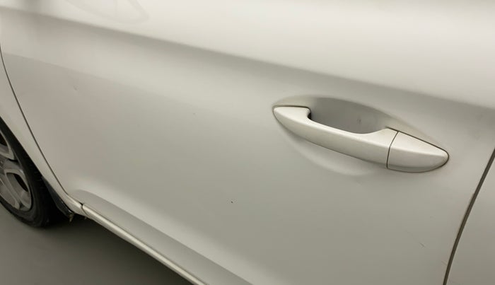 2018 Hyundai Elite i20 SPORTZ 1.2, Petrol, Manual, 77,860 km, Front passenger door - Slightly dented