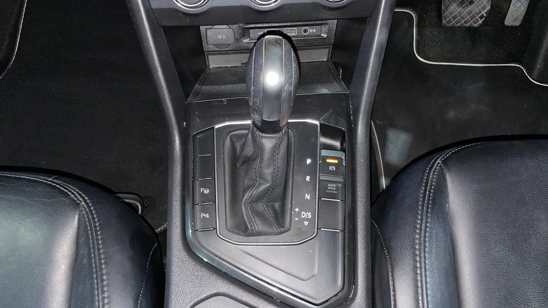 2020 Volkswagen Tiguan 110 Tsi Trendline, Automatic, 77266 km, Gear Lever 