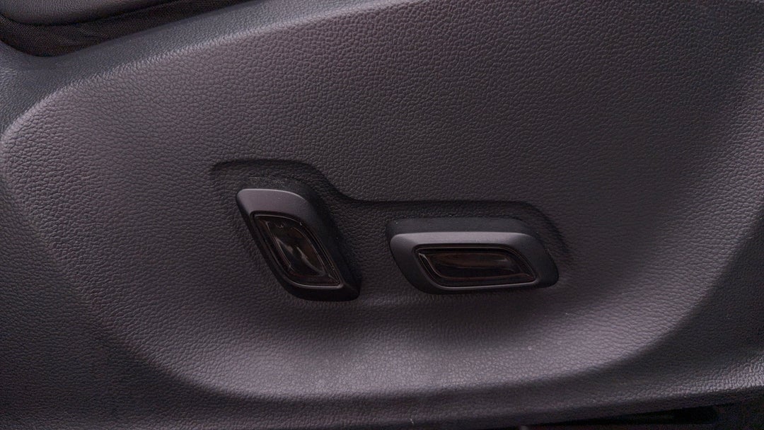 2020 MG Zst Essence, Automatic, 48199 km, Drivers Side Adjustment Panel