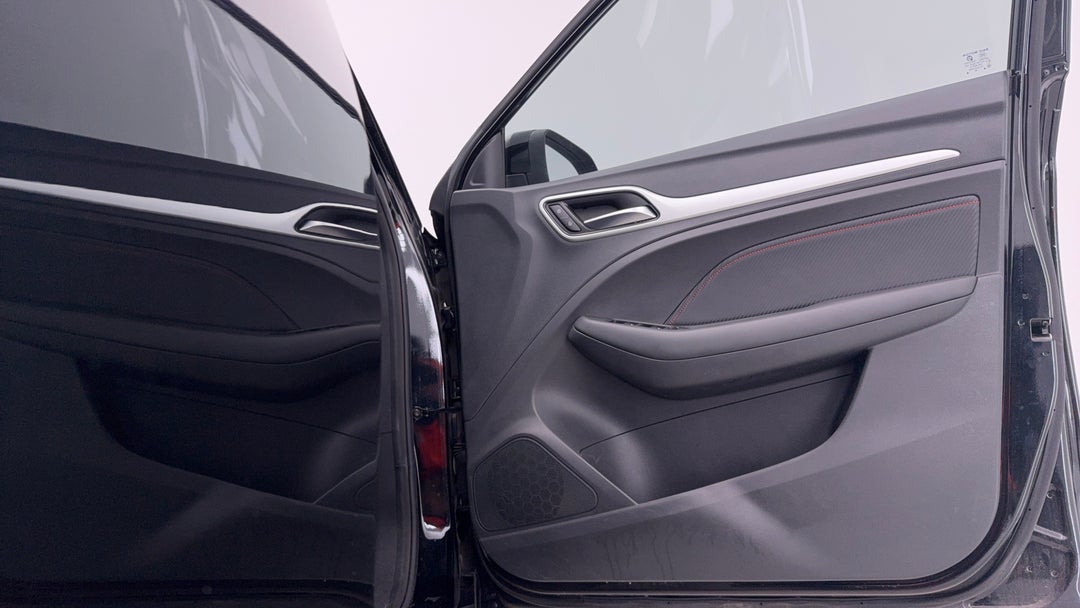 2020 MG Zst Essence, Automatic, 48199 km, Speaker View