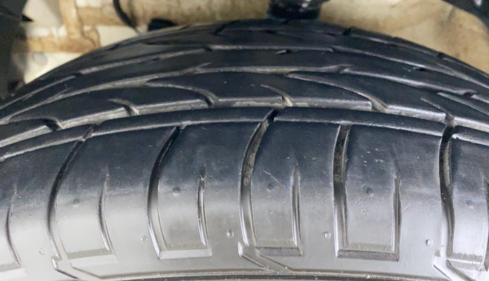 2021 Mahindra XUV300 1.2 W6 MT, Petrol, Manual, 8,387 km, Left Front Tyre Tread