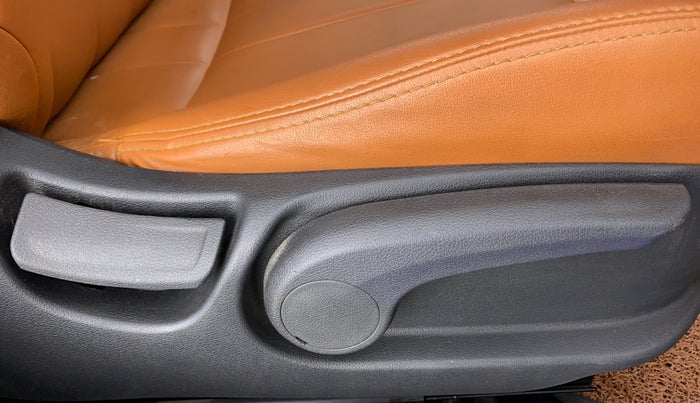 2018 Hyundai Verna 1.6 SX (O) CRDI MT, Diesel, Manual, 48,791 km, Driver Side Adjustment Panel