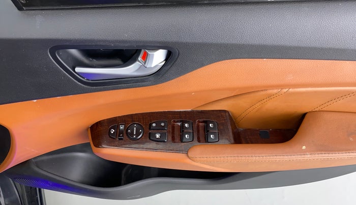 2018 Hyundai Verna 1.6 SX (O) CRDI MT, Diesel, Manual, 48,791 km, Driver Side Door Panels Control