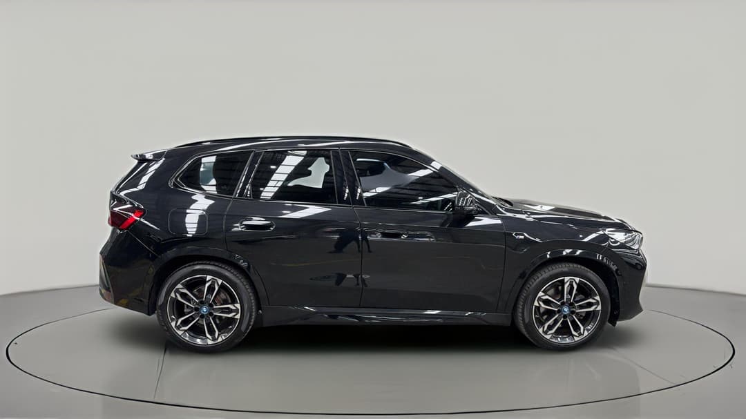 2023 BMW Ix1 xDrive30 M Sport, Automatic, 65025 km, Right Side View