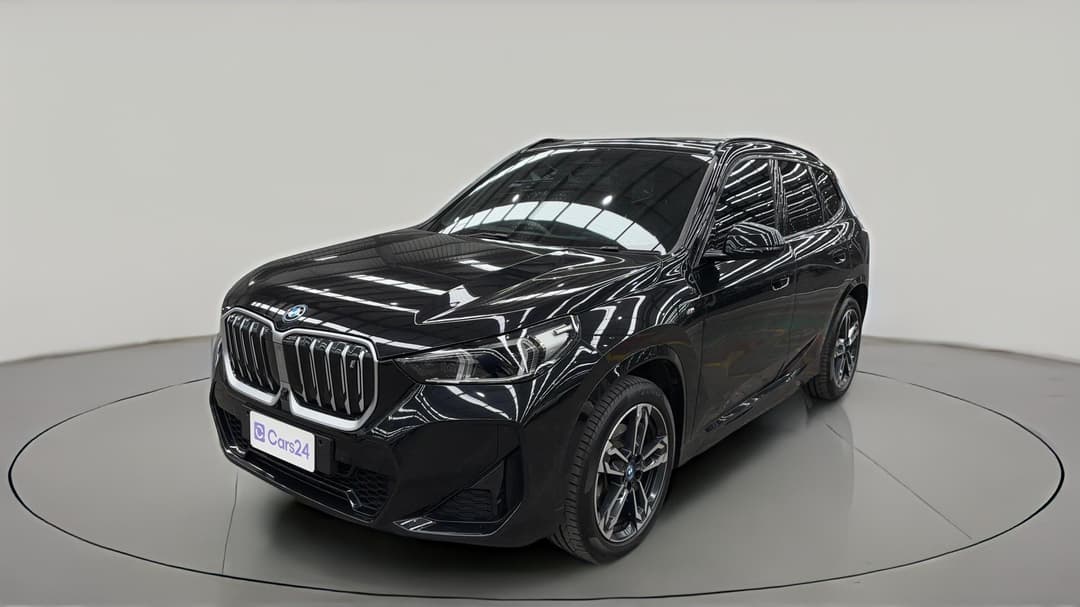 2023 BMW Ix1 xDrive30 M Sport, Automatic, 65025 km, Left Front Diagonal (45- Degree) View