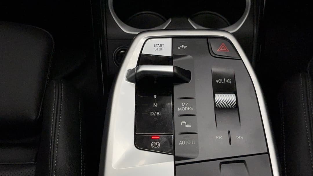 2023 BMW Ix1 xDrive30 M Sport, Automatic, 65025 km, Gear Lever 