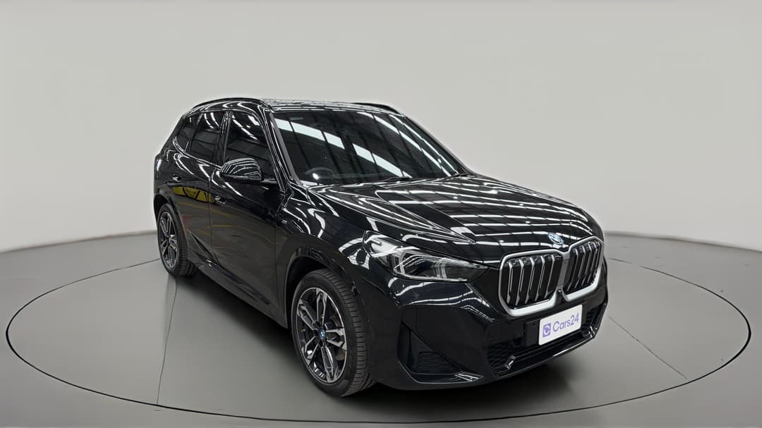 2023 BMW Ix1 xDrive30 M Sport, Automatic, 65025 km, Right Front Diagonal (45- Degree) View