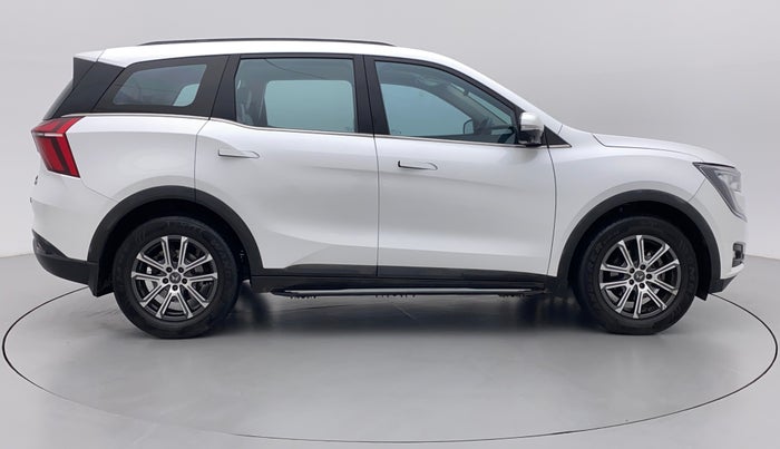 2021 Mahindra XUV700 AX 7 LUXURY P AT 7 STR, Petrol, Automatic, 38,824 km, Right Side View
