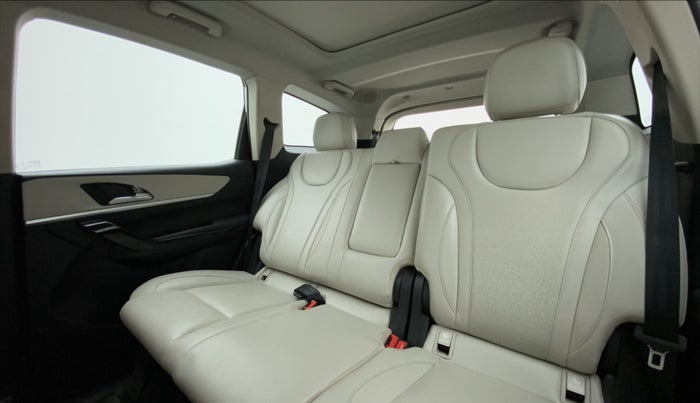 2021 Mahindra XUV700 AX 7 LUXURY P AT 7 STR, Petrol, Automatic, 38,824 km, Reclining Back Row Seats