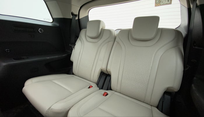 2021 Mahindra XUV700 AX 7 LUXURY P AT 7 STR, Petrol, Automatic, 38,824 km, Third Seat Row ( optional )