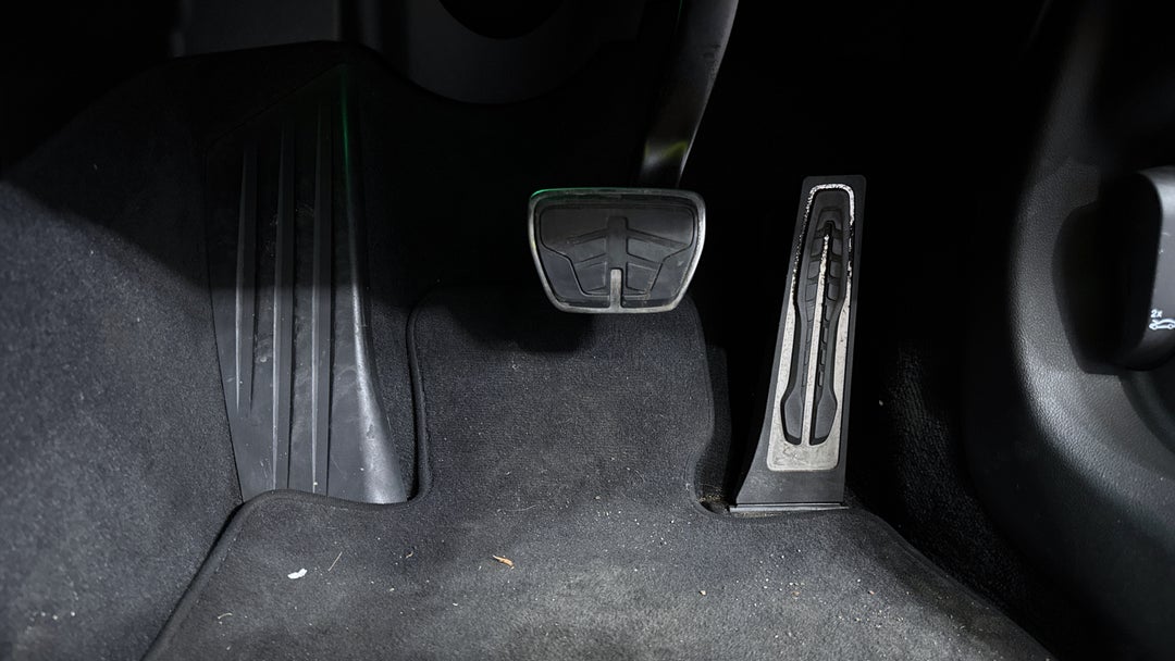 2022 BMW 3 20i M Sport, Automatic, 33217 km, Pedals and Footmat