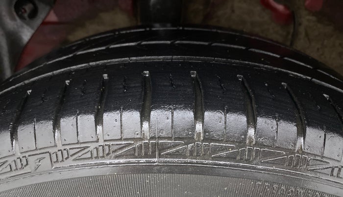 2015 Hyundai Elite i20 SPORTZ 1.2, Petrol, Manual, 1,03,384 km, Right Rear Tyre Tread