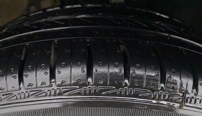 2016 Skoda Rapid 1.6 MPI STYLE PLUS, Petrol, Manual, 34,906 km, Left Front Tyre Tread