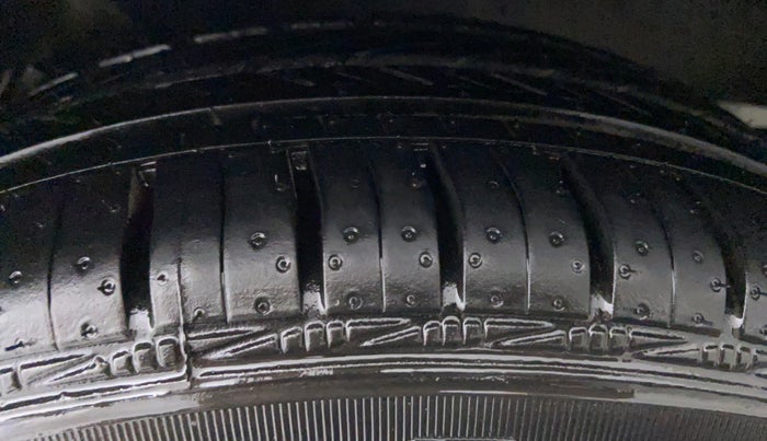 2016 Skoda Rapid 1.6 MPI STYLE PLUS, Petrol, Manual, 34,906 km, Left Rear Tyre Tread