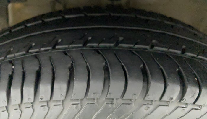 2015 Maruti Swift Dzire VXI, Petrol, Manual, 49,724 km, Left Front Tyre Tread