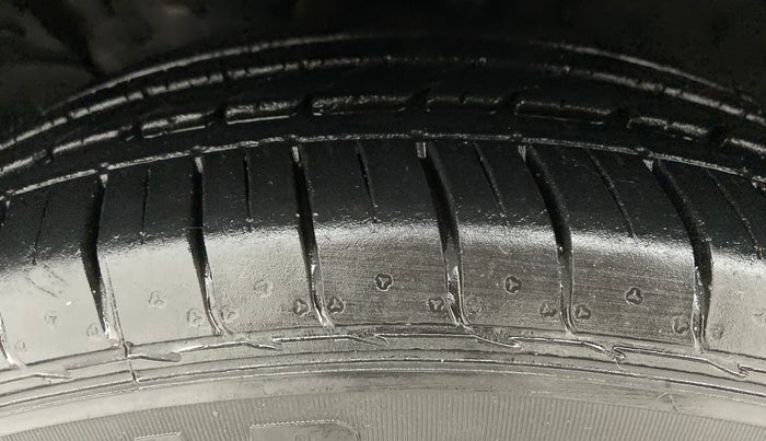 2019 KIA SELTOS HTX 1.5 PETROL MT, Petrol, Manual, 19,207 km, Left Front Tyre Tread