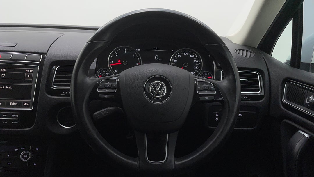 2015 Volkswagen Touareg 150 Tdi Element, Automatic, 95446 km, Steering Wheel Close-up