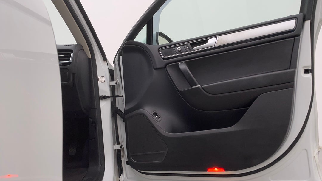 2015 Volkswagen Touareg 150 Tdi Element, Automatic, 95446 km, Speaker View