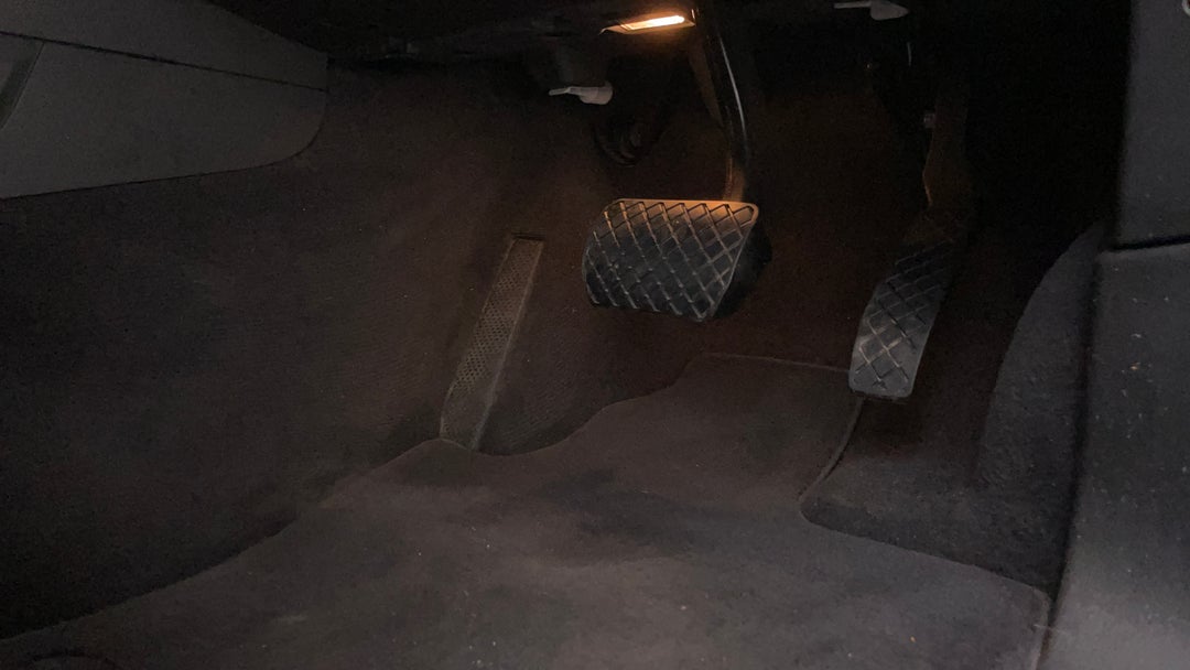 2015 Volkswagen Touareg 150 Tdi Element, Automatic, 95446 km, Pedals and Footmat