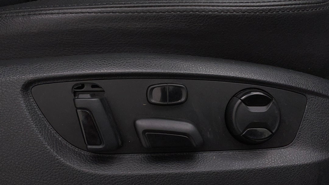 2015 Volkswagen Touareg 150 Tdi Element, Automatic, 95446 km, Drivers Side Adjustment Panel