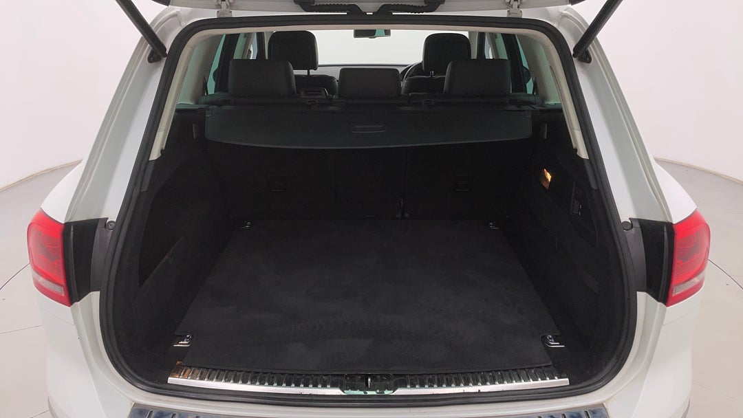 2015 Volkswagen Touareg 150 Tdi Element, Automatic, 95446 km, Boot Inside View