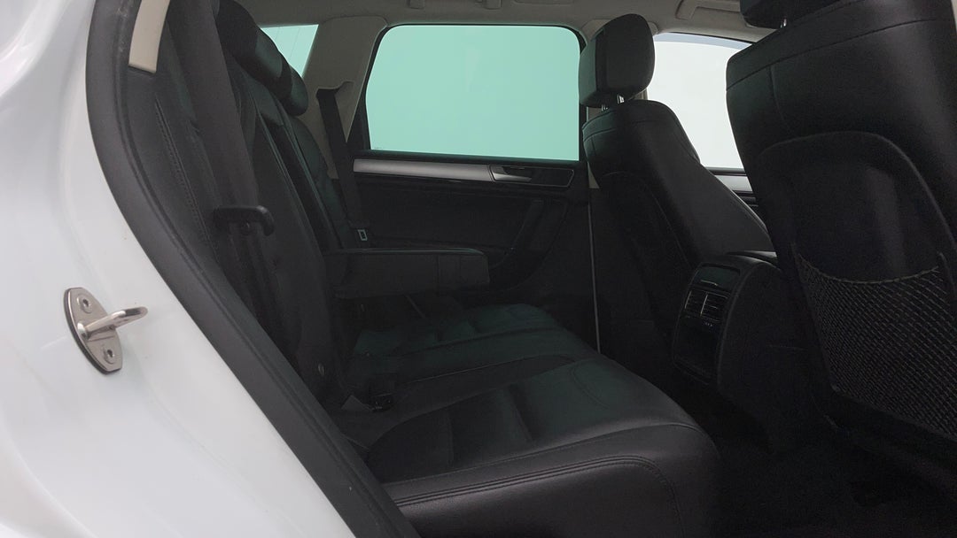 2015 Volkswagen Touareg 150 Tdi Element, Automatic, 95446 km, Right Side Rear Door Cabin View