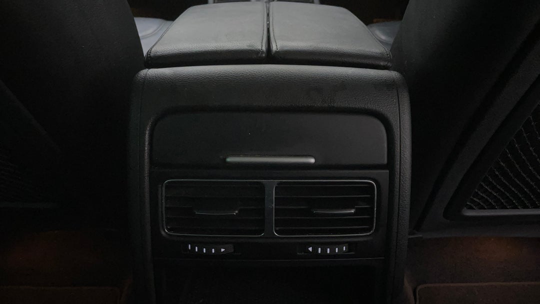 2015 Volkswagen Touareg 150 Tdi Element, Automatic, 95446 km, Rear A/C Vent