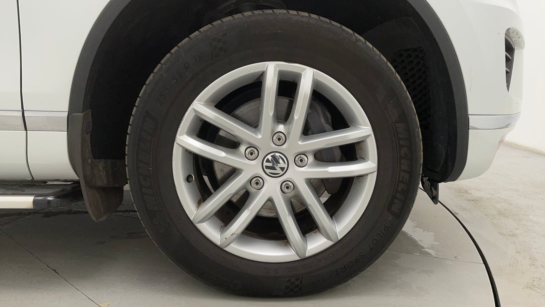 2015 Volkswagen Touareg 150 Tdi Element, Automatic, 95446 km, Right Front Wheel