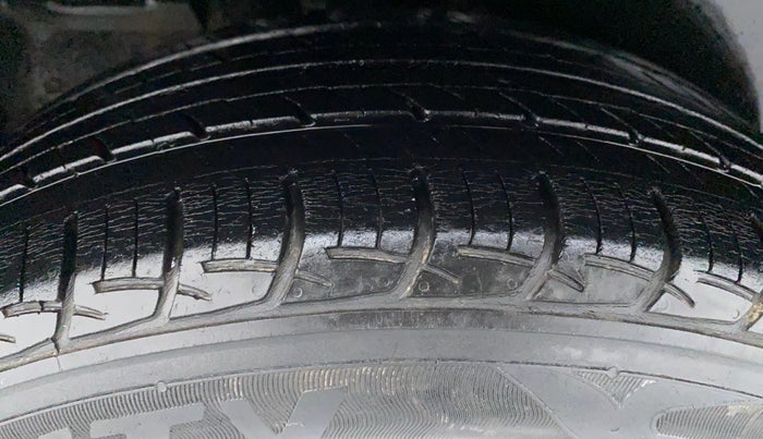2017 Maruti Ertiga ZDI PLUS SHVS, Diesel, Manual, 39,173 km, Right Rear Tyre Tread