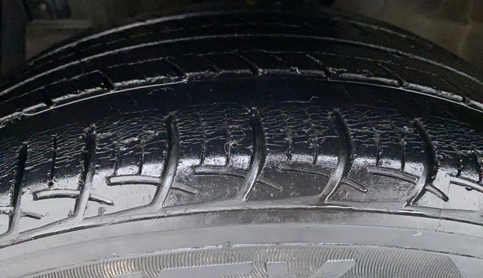 2017 Maruti Ertiga ZDI PLUS SHVS, Diesel, Manual, 39,173 km, Left Front Tyre Tread