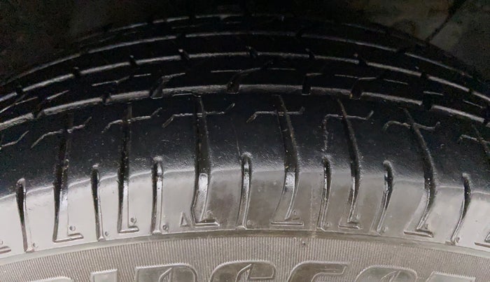 2016 Hyundai Creta 1.6 SX PLUS VTVT, Petrol, Manual, 61,545 km, Right Front Tyre Tread