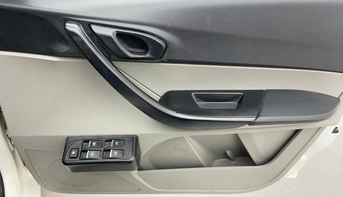 2018 Tata Tiago XE 1.2 REVOTRON, Petrol, Manual, 13,603 km, Driver Side Door Panels Control