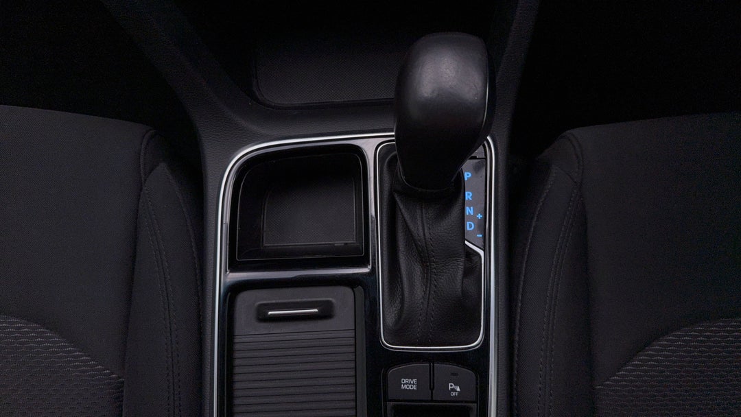 2019 Hyundai Sonata Active, Automatic, 76938 km, Gear Lever 