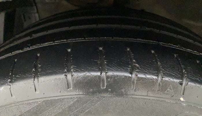 2017 Maruti Ciaz ALPHA 1.4 PETROL, Petrol, Manual, 65,385 km, Left Front Tyre Tread