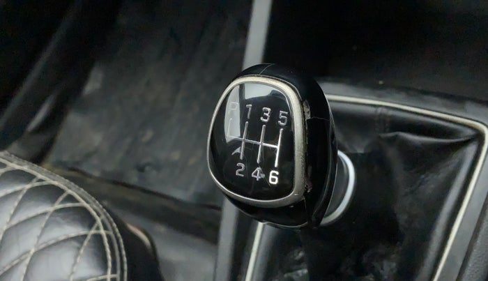 2016 Hyundai Elite i20 ASTA 1.4 CRDI (O), Diesel, Manual, 94,822 km, Gear lever - Knob has minor damage