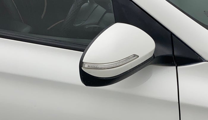 2016 Hyundai Elite i20 ASTA 1.4 CRDI (O), Diesel, Manual, 94,822 km, Right rear-view mirror - Indicator light has minor damage