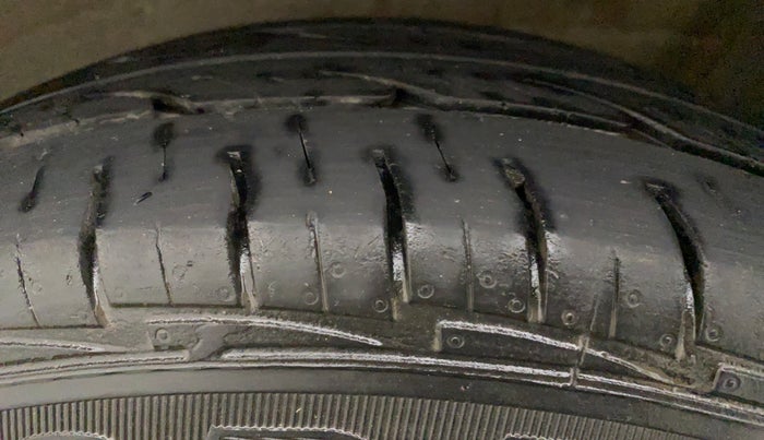 2012 Maruti Wagon R 1.0 LXI, Petrol, Manual, 55,590 km, Left Front Tyre Tread
