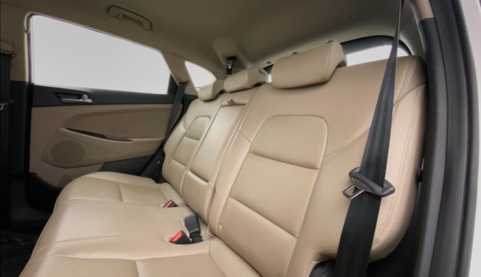 2018 Hyundai Tucson GLS 4WD AT DIESEL, Diesel, Automatic, 25,995 km, Right Side Rear Door Cabin