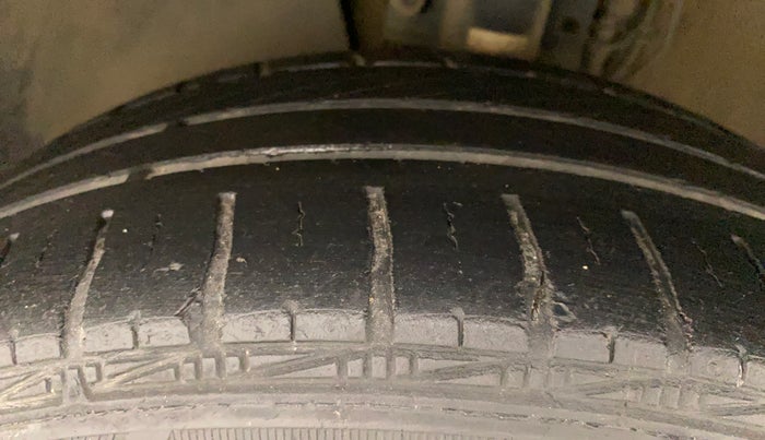 2019 Volkswagen Vento COMFORTLINE 1.6, Petrol, Manual, 40,423 km, Left Front Tyre Tread