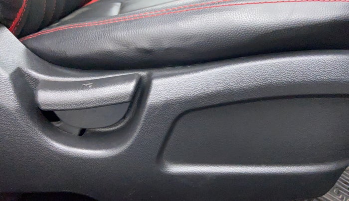 2016 Hyundai Elite i20 MAGNA 1.2, Petrol, Manual, 88,719 km, Driver Side Adjustment Panel